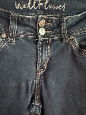 WALLFLOWER JR SIZE 7 JEGING JEANS STRETCH TINY DISTRESS